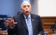 Candidato al senado sugiere que algunas denuncias por violación serían “noches de placer”