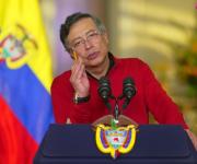 Petro se reúne el lunes para concertar el mínimo y convoca a manifestarse el jueves