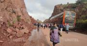 ABC comunica restricción vehicular por derrumbe de “rocas de magnitud” en la carretera Cochabamba-Oruro