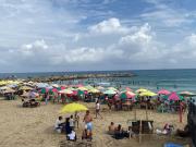 Turistas toman las playas tras cese de la alerta por mar de fondo