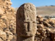 A primera vista parece solo una piedra con forma de rostro, pero los investigadores aseguran que se trata de un hallazgo histórico