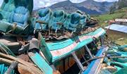 Tragedia en Mocomoco: El bus transportaba a una familia a una ch’alla; tres personas fallecieron y el chofer fugó