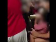 Denuncian y piden identificar a la mujer que quedó filmada dándole cerveza a una niña a bordo de un tren