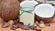 El aceite de coco y sus excelentes beneficios para aplicarlo en los tatuajes recién hechos