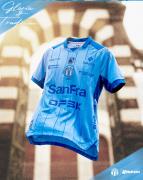Nueva piel celeste revelada por redes sociales