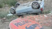 Un automóvil cayó en un zanjón y una joven y un niño resultaron con heridas leves
