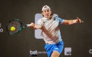 Buse eliminó a Berrettini y se mete a semis de un ATP 500 por primera vez