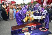 Bolivia concluye un carnaval de reivindicación con el Entierro del Pepino