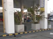 Feroz riña a cuchillazos en una estación de servicio de Lanús: un muerto, tres heridos y un policía detenido