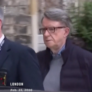 El ex embajador del Reino Unido en Estados Unidos, Peter Mandelson, fue arrestado en Londres