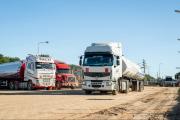 Tras quejas de transportistas, YPFB inicia la descarga de 100 cisternas adicionales de combustible