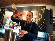 Día Mundial del Barman: por qué se celebra este 24 de febrero y tres cócteles fáciles para preparar en casa