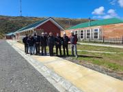 Minvu supervisa pavimentación en Villa Cameron y proyecta nueva plaza en Pampa Guanaco