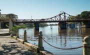 Está a 70 kilómetros de Buenos Aires: el pueblo uruguayo con bodegas y playas que deberías conocer