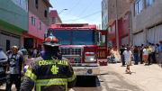 Incendio de gran magnitud arrasa almacén de productos metálicos y afecta mueblería en Villa El Salvador
