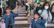 Indignación en redes por empujón a niña taiwanesa mientras posaba para una foto en Japón