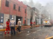Incendio en La Victoria deja a dos bomberos heridos y otro afectado por golpe de calor