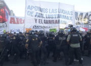 Argentinos rechazan ley esclavista de Milei pese a represión policial