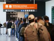 Controladores aéreos levantaron sus medidas de fuerza tras aceptar un acuerdo con subas salariales de diciembre a mayo