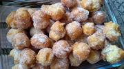Buñuelos de manzana caseros: la receta esponjosa y perfumada para acompañar el mate