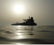 Petroleros evitan Ormuz tras las advertencias navales tras los ataques estadounidenses