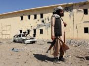 Pakistán lanza nuevos ataques aéreos dentro de Afganistán y no cesan los combates en la frontera: afirman que hay más de 300 muertos