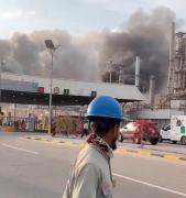 Irán ataca refinería saudita y sube el precio del crudo