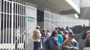Fila en el Banco Central para cambiar billetes de la Serie B por dudas y especulación sobre su circulación