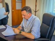 El Gobierno de Salto /Firmó contrato para modernizar la iluminación de más de 2.100 cuadras