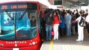 Funcionaria de Transmilenio fue rociada con agentes químicos en el rostro por otra mujer: ¿qué fue lo que pasó?