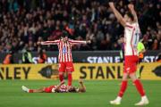 El Atlético de Madrid se clasifica para la final de la Copa del Rey pese a perder 3-0 ante el Barcelona