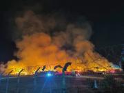 Incendio en planta de CMPC en Puente Alto obliga a evacuación: empresa descarta material tóxico