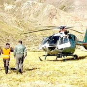 Padre e hijo extraviados en cordillera de San Clemente son rescatados con vida tras operativo aéreo del GOPE