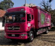 Llega a Colombia el primer camión de reparto de bebidas impulsado con gas natural