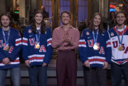 SNL se burla de comentario de Trump con cameo del equipo femenino de hockey
