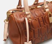 CH Carolina Herrera celebra los 20 años de la Andy Bag, uno de sus íconos de estilo