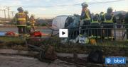 Un conductor lesionado tras colisión y volcamiento en ruta que une Hualpén y Talcahuano
