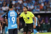 Alexis Herrera, el árbitro conocido por anular goles, le invalidó tres tantos a Blooming