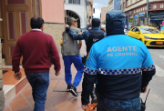 Sujeto se roba un celular y confiesa que lo vendió; ocurrió en el Centro Histórico de Cuenca