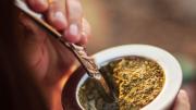 Ni cáscaras, ni menta: el elemento que debes agregarle al mate para tener más energía