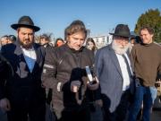 Javier Milei y sus medidas, EN VIVO: el Presidente visitó la tumba del Rebe de Lubavitch, uno de los rabinos más influyentes del siglo XX
