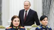 Putin felicitó a las mujeres por el 8 de marzo en Rusia, especialmente a quienes combaten en la guerra con Ucrania
