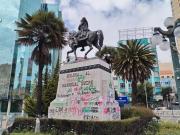 Alcaldía de La Paz denuncia grafitis en monumento al Mariscal Antonio José de Sucre