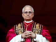 El papa insta al cese de bombardeos y al diálogo