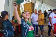 Otto Ritter lleva su campaña al Tahuichi y comparte con hinchas de Oriente Petrolero