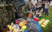 Hallan 15 paquetes de cocaína ocultos entre peluches en bus que iba a Bermejo
