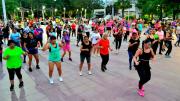 Mujeres bandeñas celebraron su día con una multitudinaria Master Class de Ritmos en la plaza Belgrano