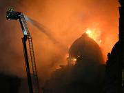 Impactante incendio en un edificio histórico de Glasgow: las llamas salían por la cúpula y se paralizó la principal estación de trenes de Escocia