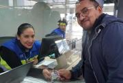 Cientos de usuarios retiran tarjetas electrónicas para ingresar al Trole y Ecovía
