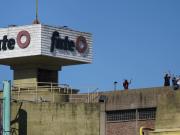 La justicia revocó la orden de desalojo del predio de FATE